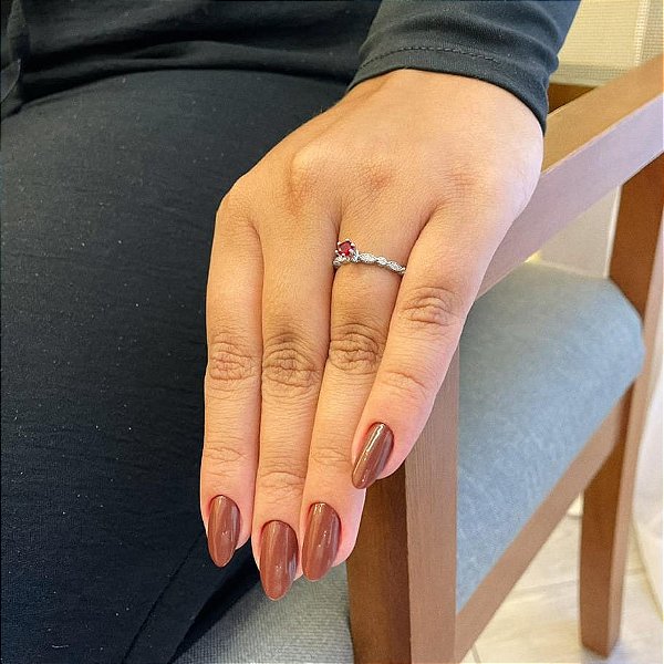 Anel Aparador Navetes e Zircônia Vermelho Steel