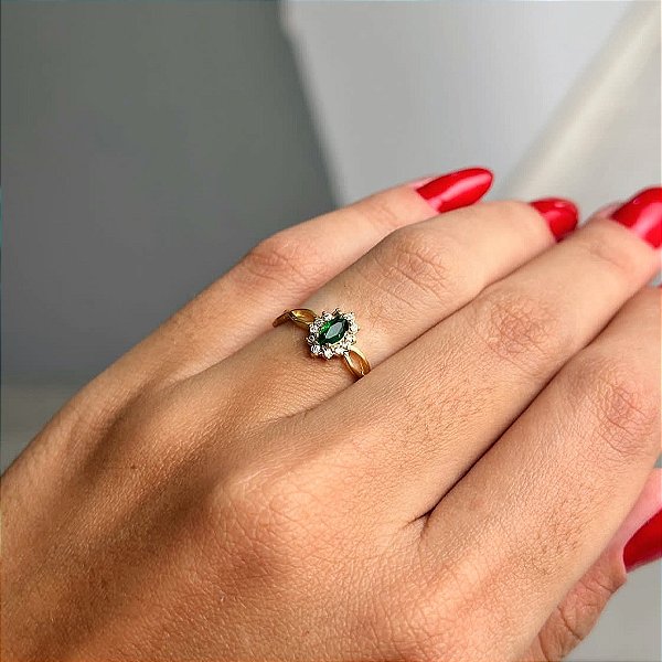Anel Navete Verde Borda Cravejada Aro Trançado Folheado a ouro 18K