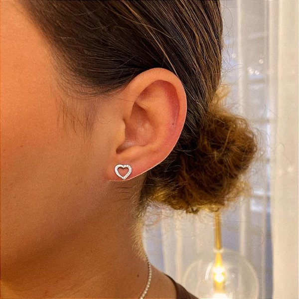 Brinco de Coração Grande Metade Liso e Metade Cravejado Steel