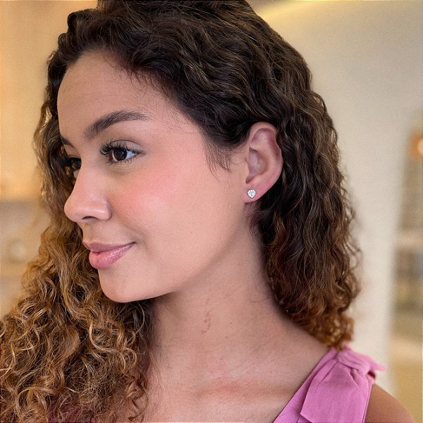 Brinco de Coração com Borda Cravejada e Zirconia Cristal Centro Steel