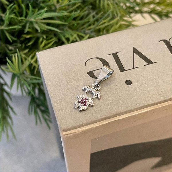 Pingente Menina Cravejada Rosa Steel