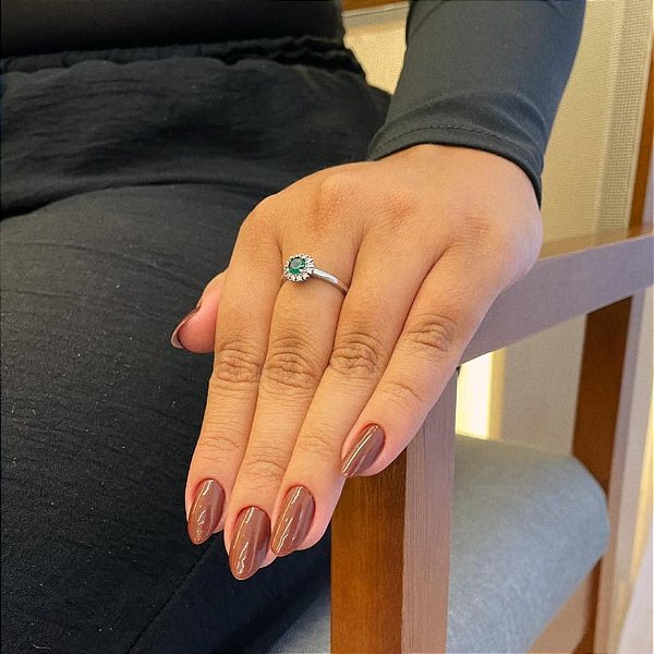 Anel Flor com Borda Cravejada Cristal e Zirconia Verde Centro Steel