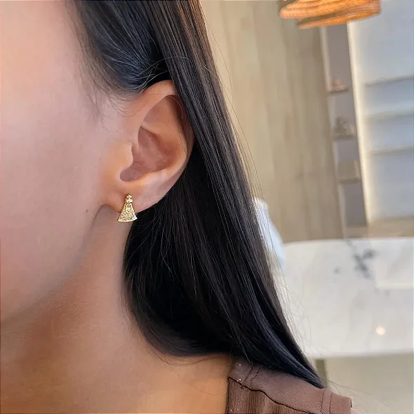 Brinco Nossa Senhora Zircônias Cristal Folheado a Ouro 18K