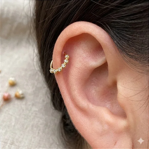 Piercing Argola Torção Corações Cravejados Frontal