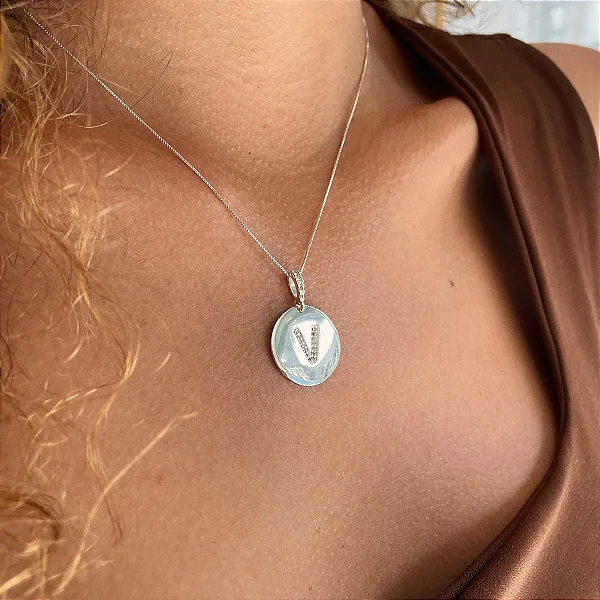 Colar 45cm Letra Moeda Folheado a prata 925