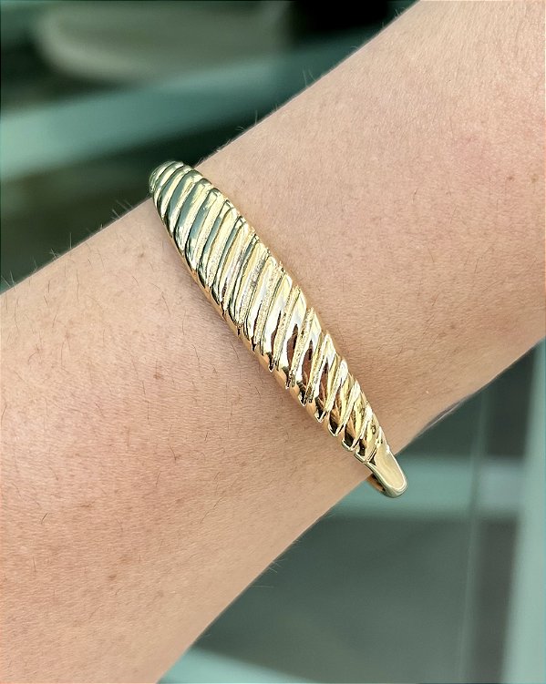Bracelete relevo com banho de ouro 18k