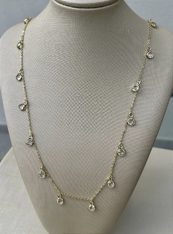 Colar com medalhas em zircônia e banho de ouro 18k