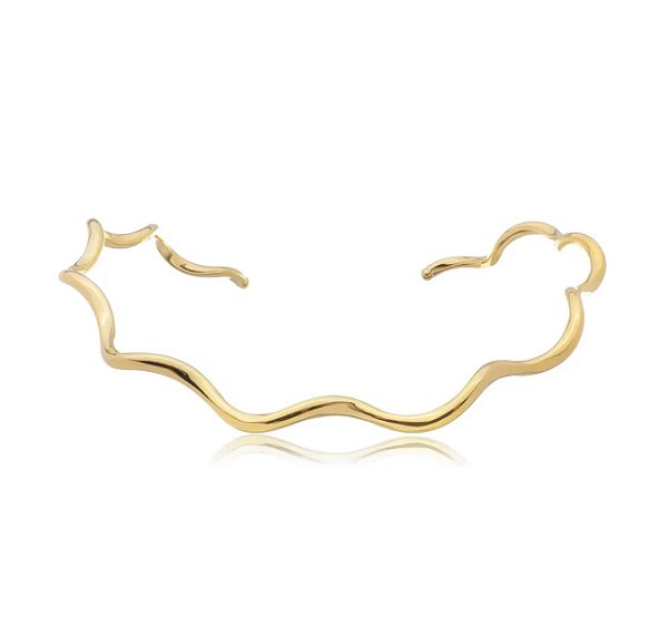 Colar aro ondulado em banho de ouro 18k.