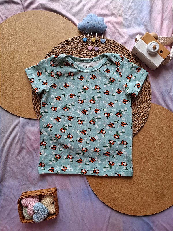 Camiseta Manga Curta Feminina Abelhinhas