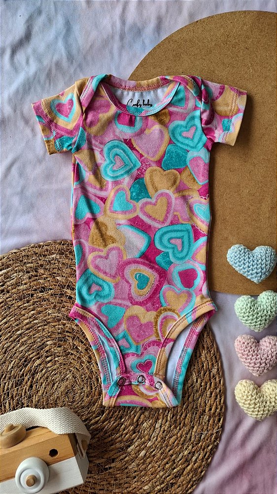 Body Manga Curta Corações Vibrantes