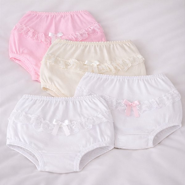 Calcinha Infantil com Renda e Aplicações Variadas