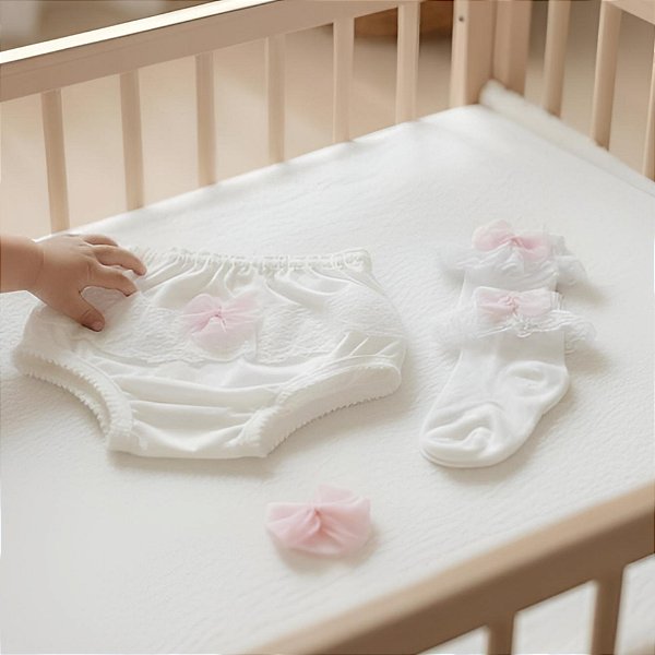 Kit infantil com meia, calcinha, e rabicó com aplicações artesanais