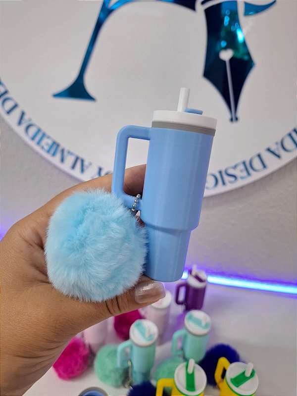 Chaveiro Garrafinha com Pompom Azul bebê - Sem personalizar