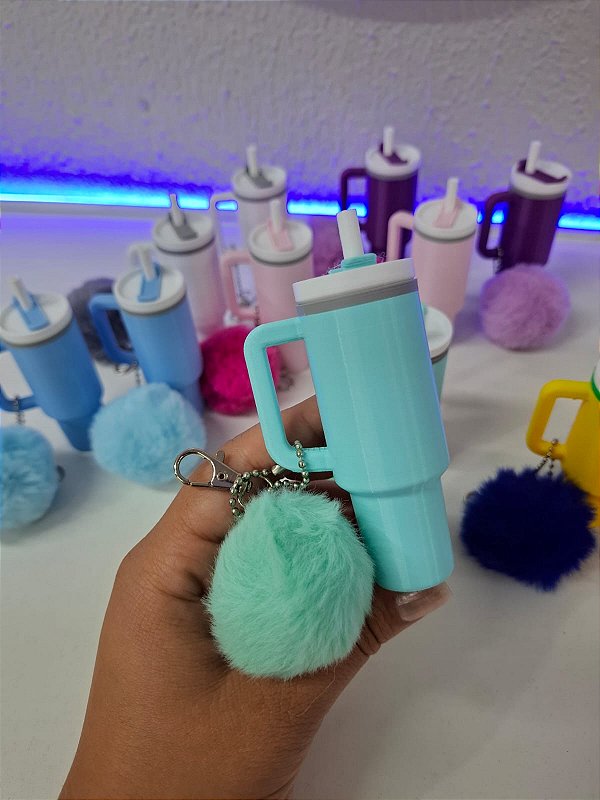 Chaveiro Garrafinha com Pompom Verde água - Sem personalizar