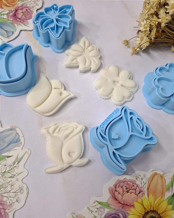 Kit 4 Cortadores + Carimbo Mini Flores MÃE - Criandy