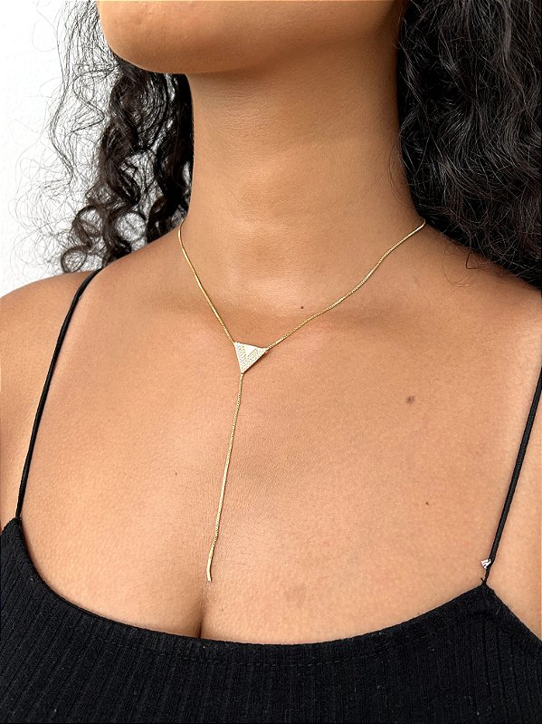 Colar Gravatinha V Cravejado Banhada a Ouro 18k - COR006