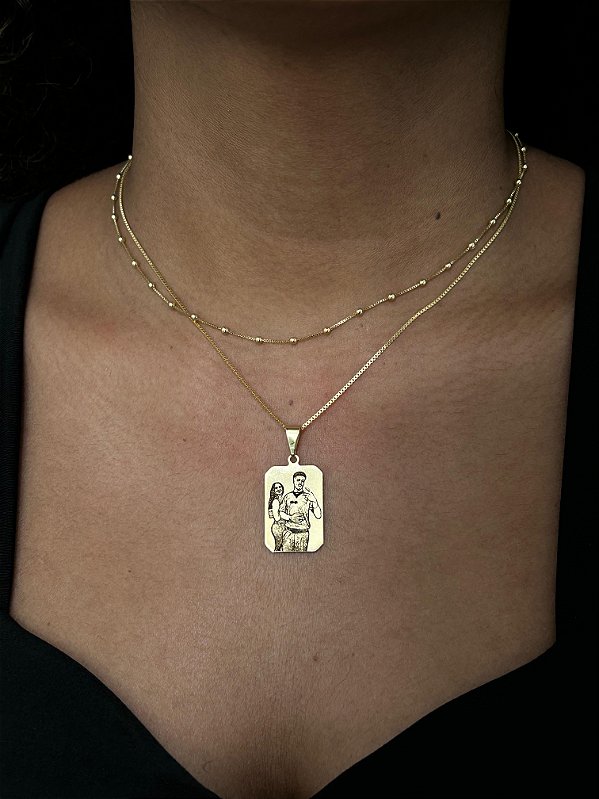 Colar Medalha Quadrada Personalizada (22x15mm) Banhada A Ouro 18k COR015-PINP002