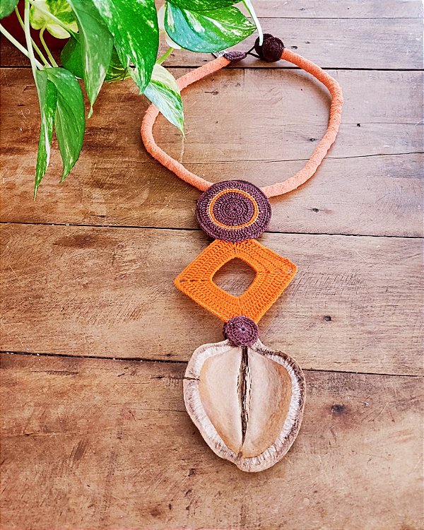 Colar Jacarandá com Mandala Vibrante