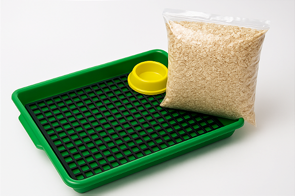 Kit Bandeja Sanitário Saniplus + Serragem e Comedouro Para Mini Coelho Porquinho da India Chinchila Cor Verde