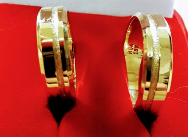 Aliança de casamento em ouro 18k