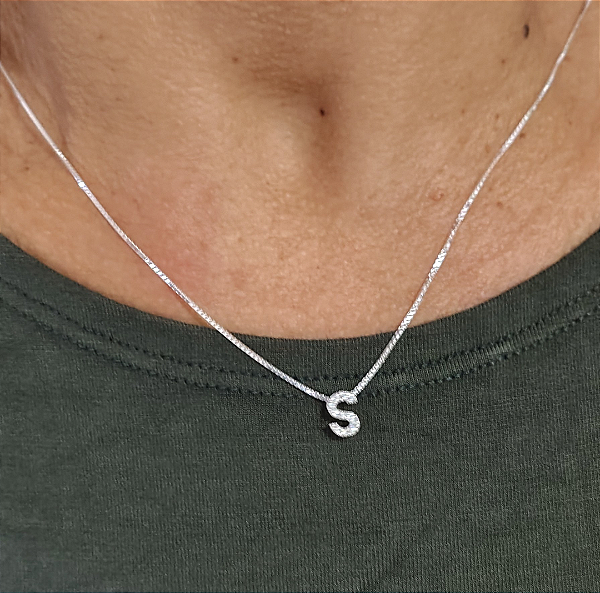 Colar em prata legítima com pingente cravejado em zircônias
