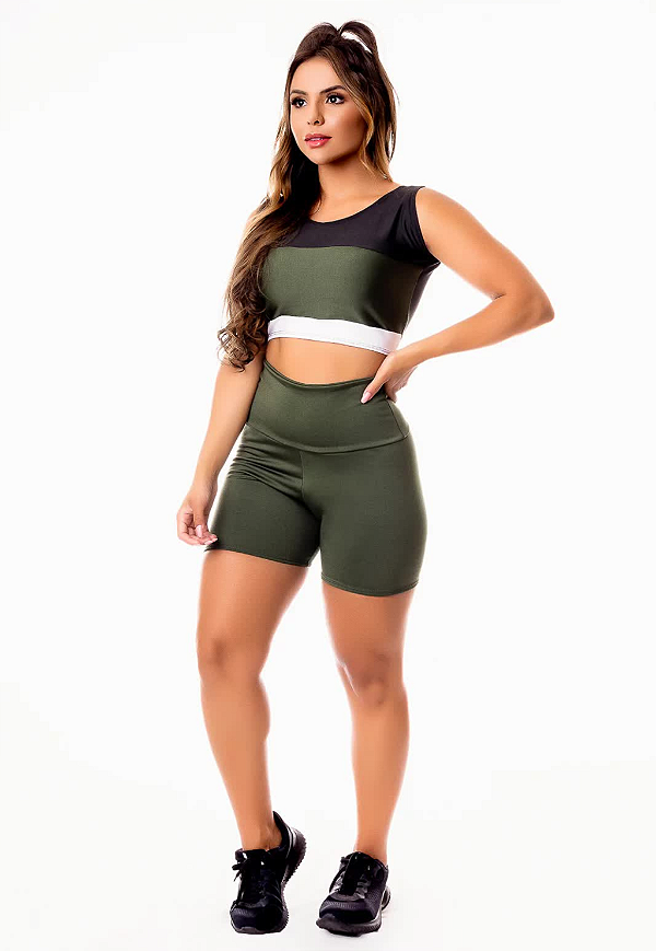 Conjunto Fitness Short Verde Militar Cintura Alta e Cropped Regata com Detalhes Preto e Branco