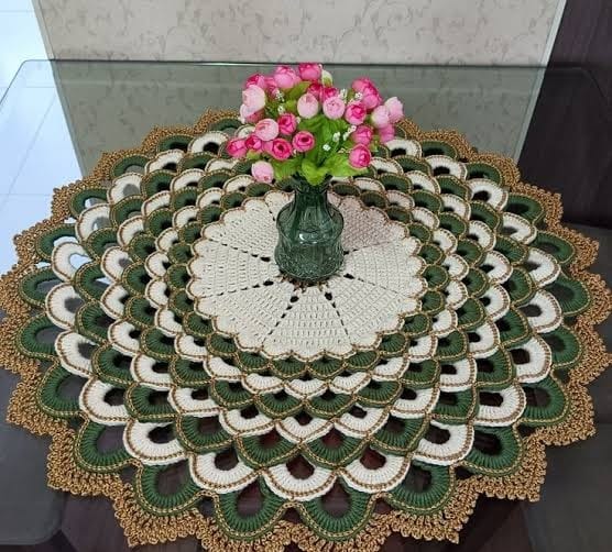 Centro de mesa em crochê  70cm diâmetro  C008