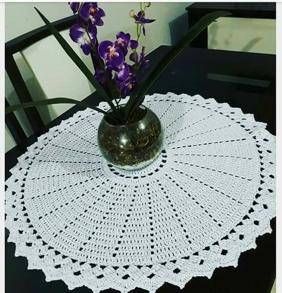 Centro de mesa em crochê  70cm diâmetro  C009