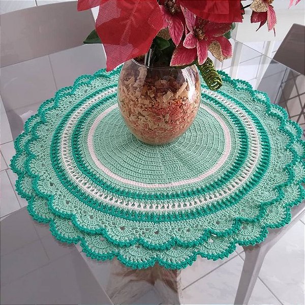 Centro de mesa em crochê 70cm diâmetro C014