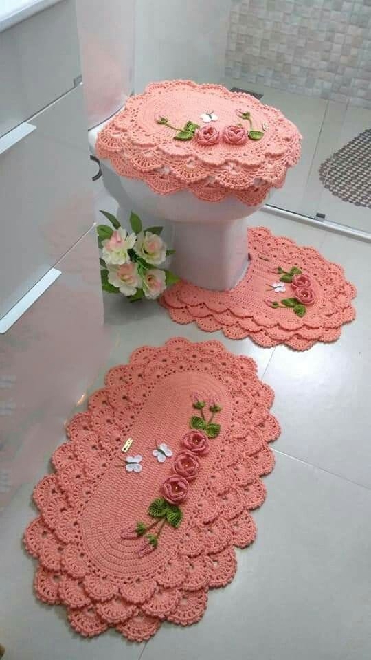 Jogo de tapetes para banheiro em crochê com flores 3 peças JB009