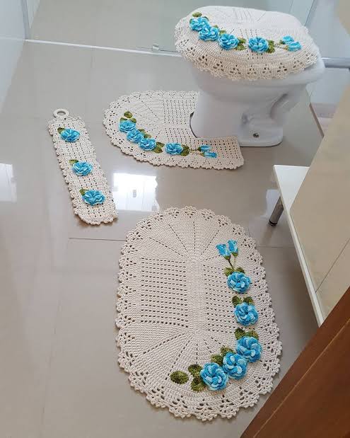Jogo de tapetes para banheiro em crochê com flores 4 peças JB029