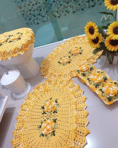 Jogo de tapetes para banheiro em crochê com flores 4 peças JB030