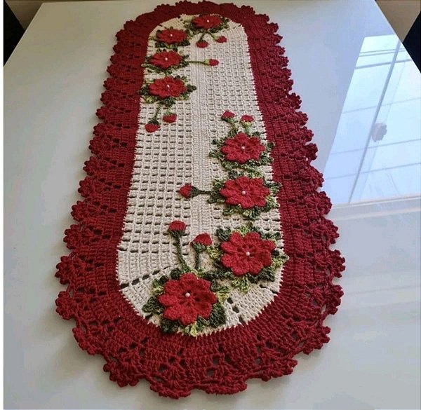 Caminho de mesa em crochê com flores 120x40cm C028