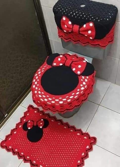 Jogo de tapetes para banheiro Minnie em crochê 3 peças JB041