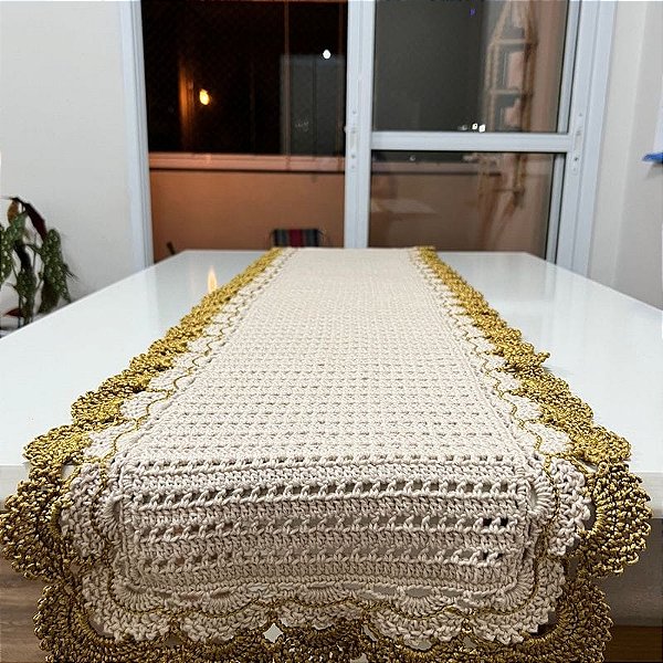 Caminho de mesa em crochê 120x40cm C029