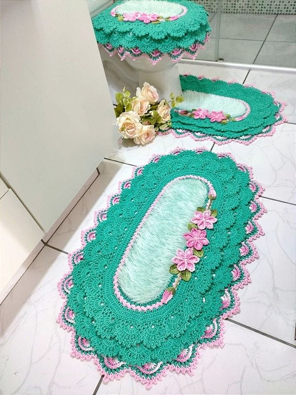 Jogo de tapetes  para banheiro rendado em crochê 3 peças com flores JB045