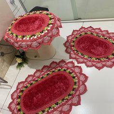 Jogo de tapetes para banheiro felpudo em crochê 3 peças JB067