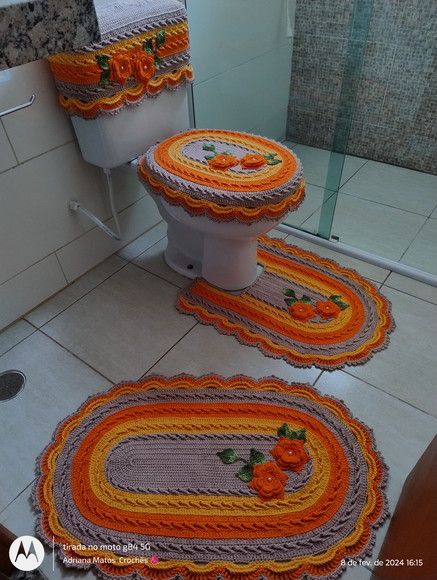 Jogo de tapetes para banheiro em crochê 4 peças com flores JB082