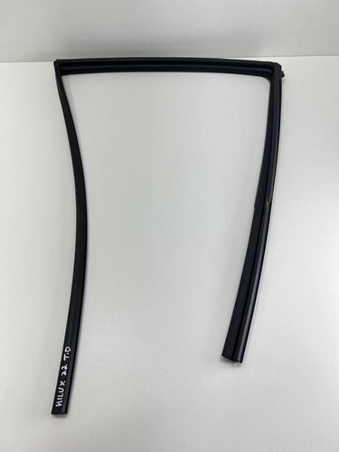 Canaleta Porta Traseira Direita Toyota Hilux Srx 2016 A 2022