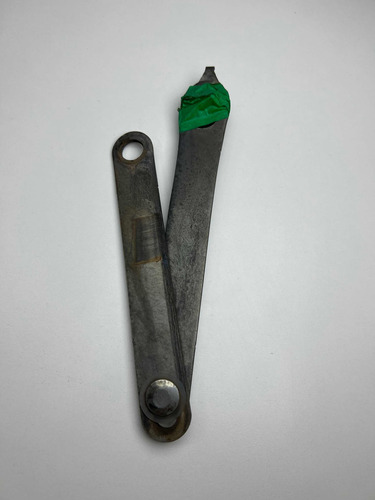 Braço Limitador Tampa Traseira Toyota Hilux 2016 A 2023