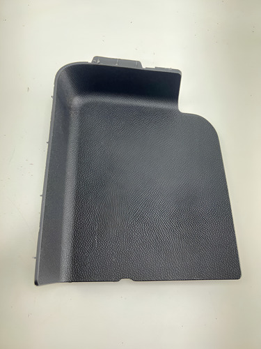 Acabamento Traseiro Esquerdo Porta Mala Tracker 2017 A 2019 Preto