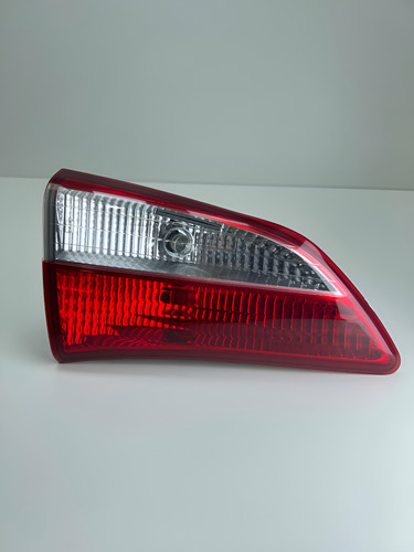 Lanterna Tampa Traseira Hyundai Hb20 Hatch Até 2019 Esquerda Esquerdo/motorista Vermelho