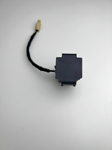 Antena Amplificador Tracker 2020 2021 2022 2023 84766743 Preto
