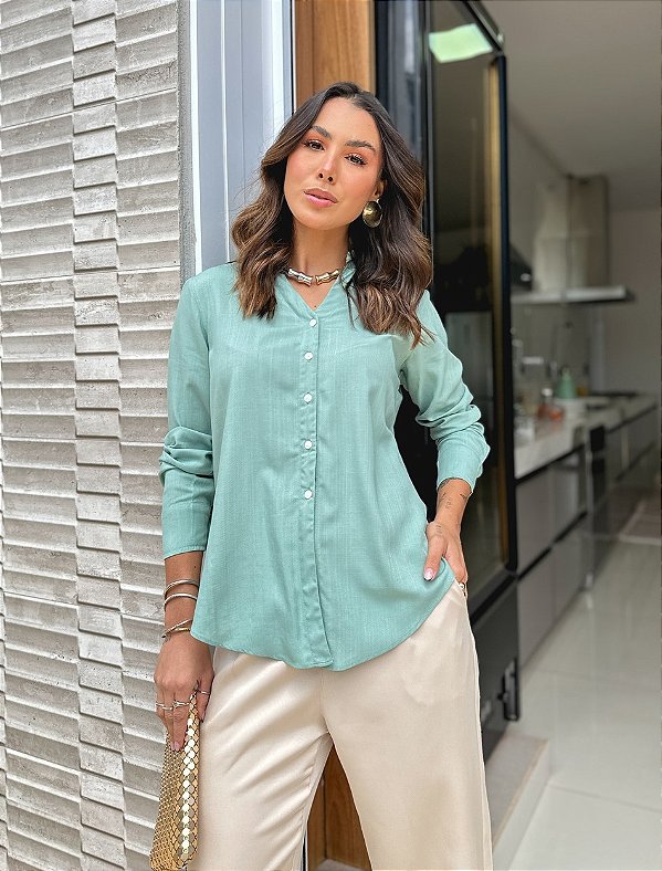 CAMISA FEMININA GOLA V EM VISCOLINHO AQUAMARINE