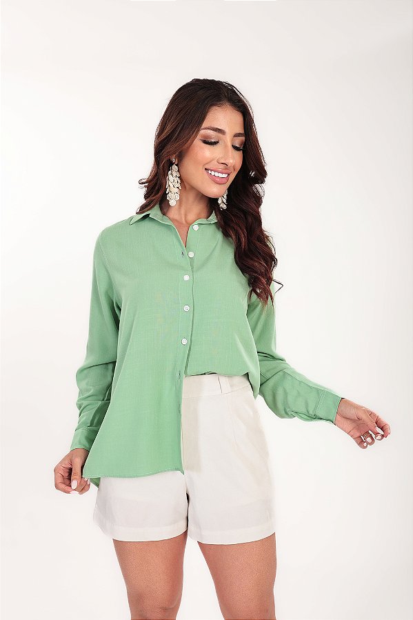 Camisa Feminina Oversized Gola Tradicional em Viscolinho cor Verde Menta