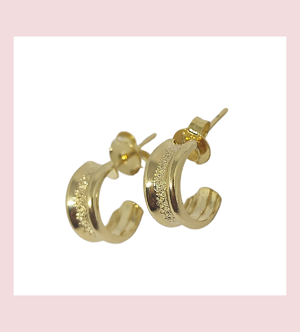 Argola pequena - Semijoia banhada a ouro 18k