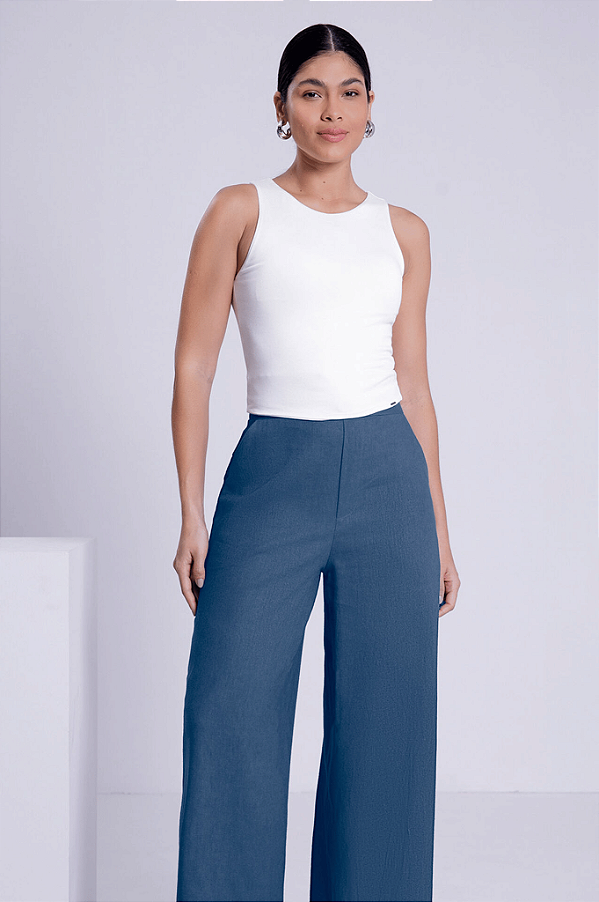 Blusa Cropped Básica com Decote Redondo em Malha de Viscose