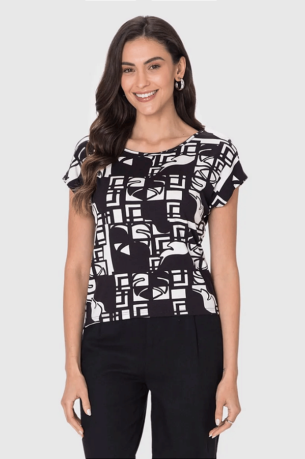 Blusa Feminina Manga Curta Estampa Digital Em Viscose Stretch Malwee