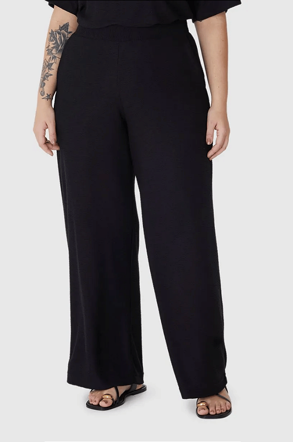 Calça Reta Feminina Plus Size Bolso Faca Em Malha Viscose Texturizada Malwee