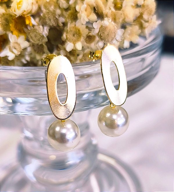 BV 4254 Brinco Base Oval Lisa(1,5cm) c/ Pérola Pendurada (10mm) Yellow Semijóias